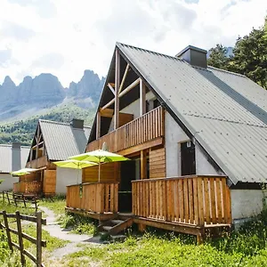 les-chalets-de-pre-clos-en-vercors.hotels-rhonealpes.com/